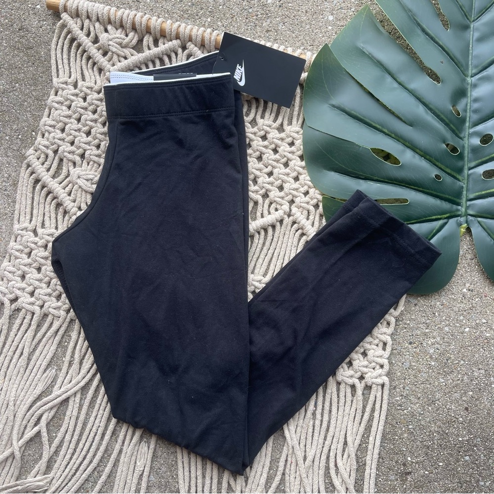 New Nike Black Cropped Leggings Size XS